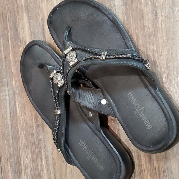 Minnetonka Womens leather flip flop flats sz 9M - Picture 10 of 10